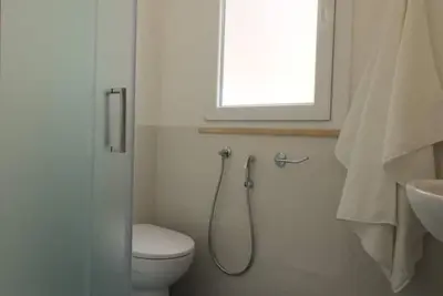 Image de Detached two-room apartment 700 meters from the sea