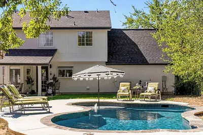 Image de Fun 6-Br Home with Private Theater & Pool