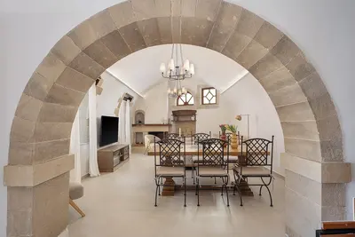 Image de Unique and romantic residence\n\n