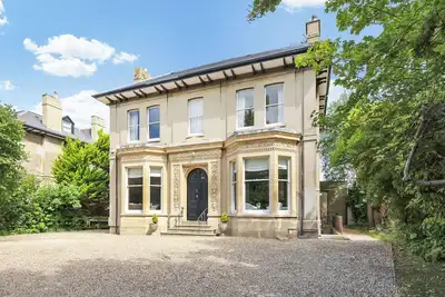 Image de Longworth Villa, Large 9 Bed Villa in the Centre of Vibrant Regency Cheltenham.