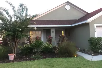 Image de Come stay in the roomy, newly renovated 4 bed 3 bath villa