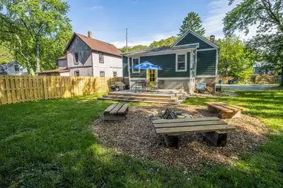 Image de Quiet, Pet-friendly duplex near Lake Michigan