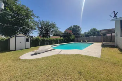 Image de 4-Season Beauty with pool in Fort Worth