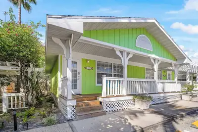 Image de Romantic Island Getaway Just Steps from the Beach