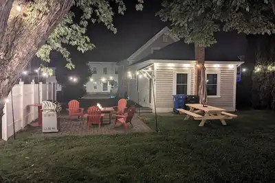 Image de New, Big Home, Fun Yard, centrally located. Bristol'S Portside Retreat!