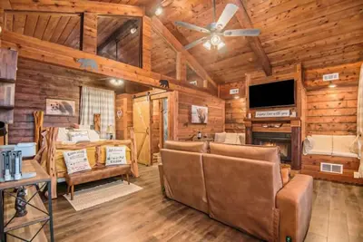 Image de Luxurious Cabin With Lake View\n\n