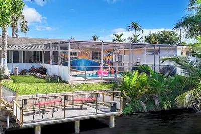 Luxury Lakefront Escape: Relax & Rejuvenate at The Lake House