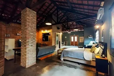 Image de Spacious & Comfortable Industrial Loft