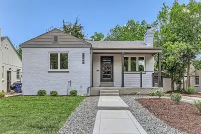 Image de Luxury Urban Oasis: Cozy Cottage with Prime Location