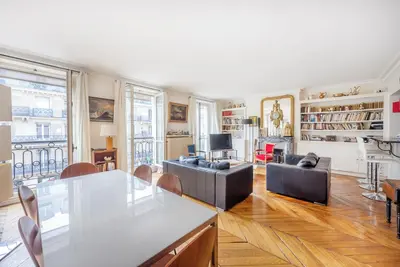 Marais District Spacious Apartment