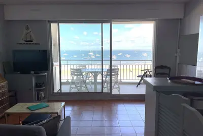 Studio cabine unique en front de mer avec un accès direct sur la plage