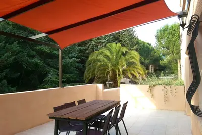 Image de Appartement dans un parc de pins avec piscine - C1