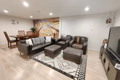 Image de Boho Aztec suite w/ garage & patio! 15 min to Dt
