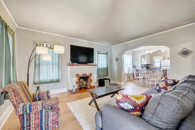 Image de Brick Bungalow in Downtown Golden! Huge Yard!