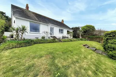 Image de Whether you’re looking for a relaxing or adventurous holiday, this bungalow provides an ideal base.