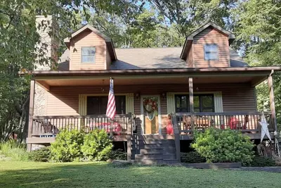Image de Amazing 2 bedroom cabin with a screened in back porch!