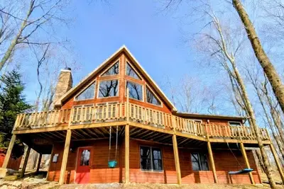 Image de The Fox Den - cabin with hot tub and a/c!
