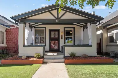 Image de Charming 2-bedroom bungalow with WiFi, Ac walking distance to downtown Denver!