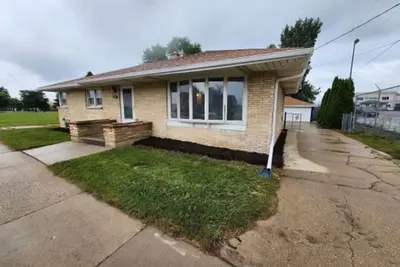 Image de Lovely Mke Airport Home Sleeps 6 w/ Wonderful Outdoors Space.