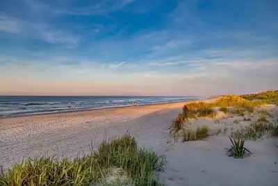 Image de Surf & Turf 😎🏖️🏌️⛳ — 1st Floor Sunset Beach Entire Condo on the 17th Green