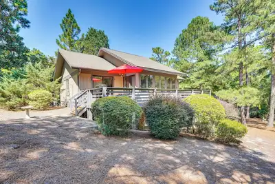 Image de Pinehurst Home: Fire Pit, Bbq + Golf Course View!