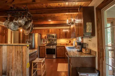 Image de Ace In The Hole - Charming 3-bedroom cabin in peaceful Townsend. Sleeps up to 6.
