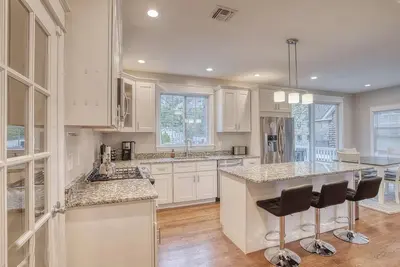Image de Waterfront Escape! Nyc Ferry, Beach, Modern New Construction 3 bedroom 3 bath