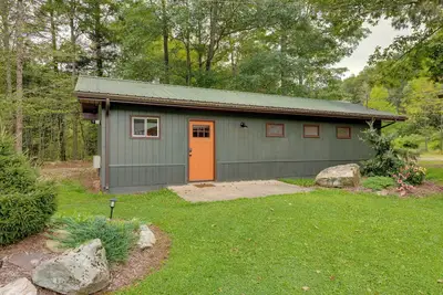 Image de Pet-Friendly Cabin w/ Grill in Hillsgrove