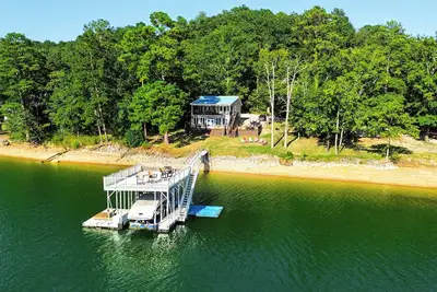 Image de Lewis Smith Lake Retreat w/ Dock & Deck!