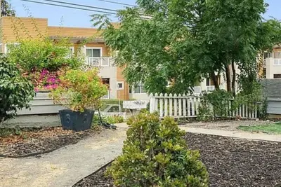 Image de Spacious 3-bedroom apartment with WiFi, Ac in charming Oakland