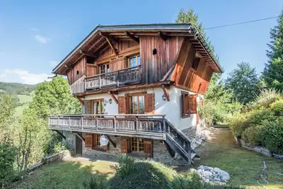 Charmant chalet Rochebrune proche pistes et centre