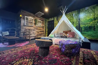 Image de Movie Night in the Enchanted Forest - Resort Style Pool, Theater & Game Room!