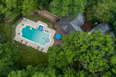 Image de Spacious 5bedroom house with Pool, Pool house and jacuzzi in awesome St. Charles