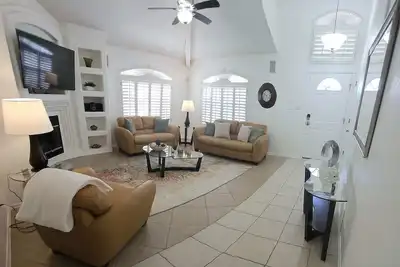 Image de Spacious 4-bedroom house with WiFi, Ac in serene Horizon City