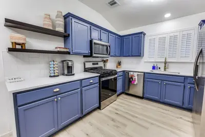 Image de Gracie's Getaway-Newly Renovated with Pool Access!