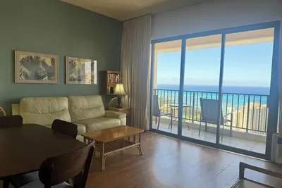 Image de 38th Floor Waikiki Banyan- Incredible views!