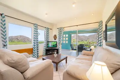Image de 1 Bed & 1 Bath Condo with Ocean, Mountain and Golf course View, Amazing