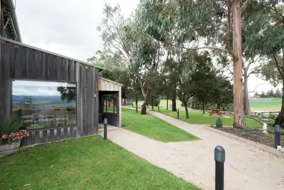 Image de The Magpie - Two-bedroom cottage at Bundaleera Vineyard