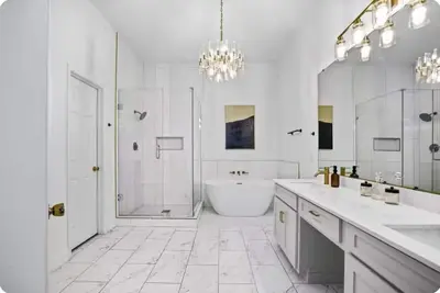 Image de Modern & upgraded in a quiet neighborhood - 4 bedroom with flex space.