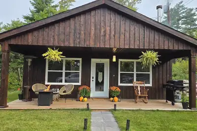 Image de Cozy, stylish, and surrounded by nature; Sojourn Hideaway is the perfect getaway