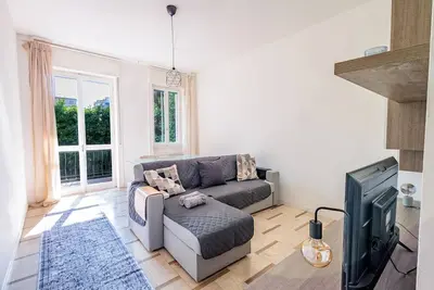 Image de Elegant 70 sqm apartment in Bergamo, for 4 guests, located on an elevated ground floor (with steps for access). Featuring a spacious terrace, the accommodation offers comfort and style. Situated in the lively Borgo Santa Caterina neighborhood, known for