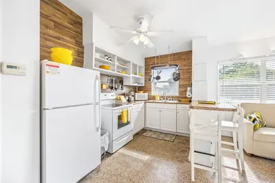 Image de Cozy 1-bedroom Cottage Two Blocks from the Beach in charming Cocoa Beach