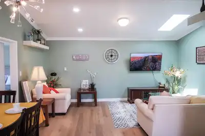 Image de Charming house boat with 4 bedrooms and WiFi, Ac in gorgeous Hacienda Heights