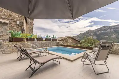 Image de Maison de campagne \"Cova Cuberes\" avec vue sur les montagnes, piscine privée et Wi-Fi