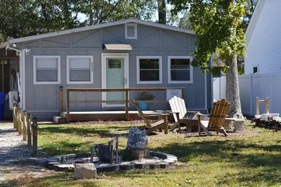 Image de Charming 2-bedroom House with screened in porch WiFi, Ac in beautiful Oak Island