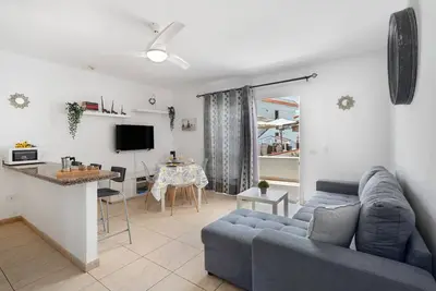 Image de Appartement de vacances 'Sunset Lux Las Floritas' avec piscine partagée, terrasse privée et Wi-Fi