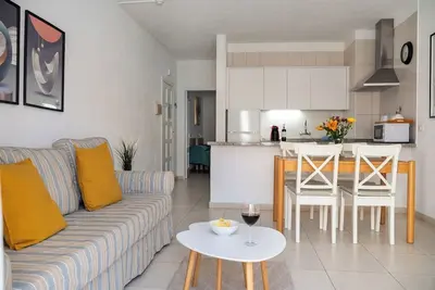 Image de Appartement de vacances 'Las Floritas Beach' avec piscine partagée, terrasse privée et Wi-Fi