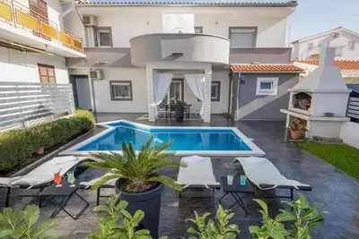 Image de Maison pour la famille avec la piscine Vodice (K-22902)