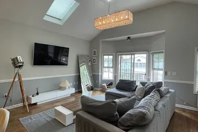 Image de Modern minimalistic 3 bdr Apt Townhouse