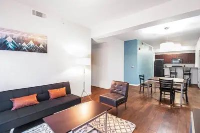 Image de Charming Retreat Near Unc with Gym